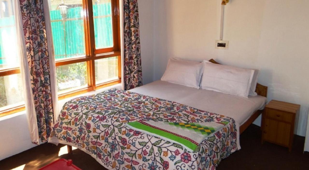 Hayat Hotel Pahalgam Exterior photo